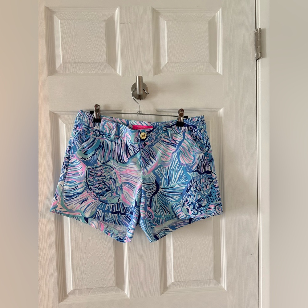 Lilly Pulitzer Callahan Stretch Shorts in Bermuda Blue Fishful Thinking. Size 4
